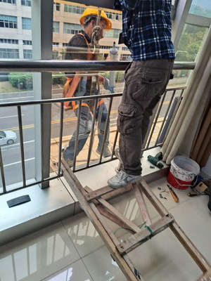 写字楼玻璃幕墙安装